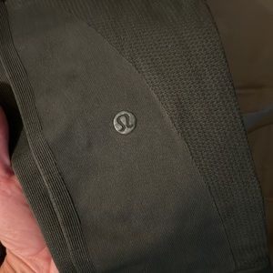 Lululemon size 2 crop pants
